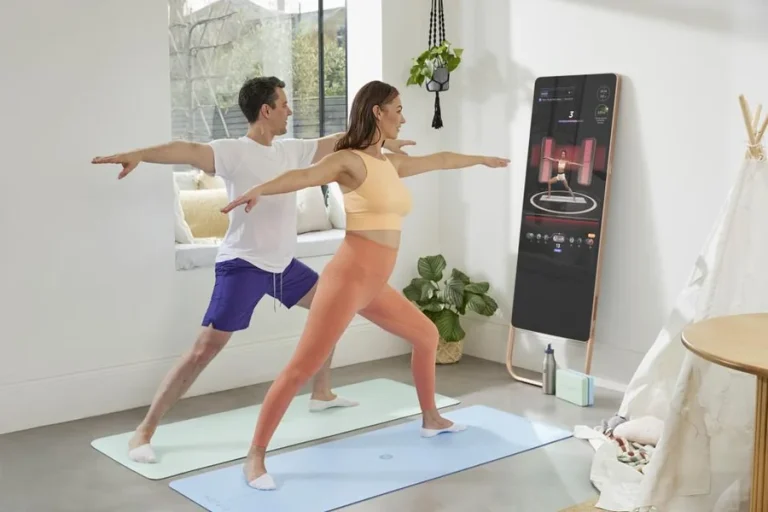 Want a More Engaging Home Workout? What to Know Before Buying a Fitness Mirror